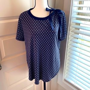 Banana Republic|| Navy/grey print top with bow accent on shoulder